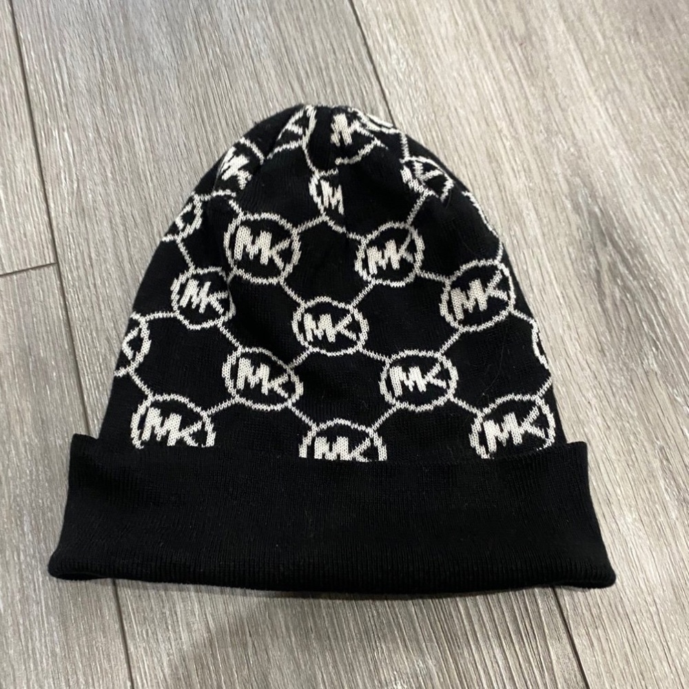 MK Michael Kors Beanie Black and White